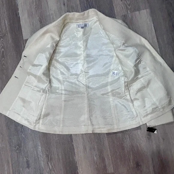 ✨ NWT Tahari Cream Blazer – Classic Tailored Fit, Size 10P - Picture 7 of 13